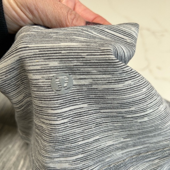 Lululemon Athletica Gray Cropped Leggings - Picture 4 of 8